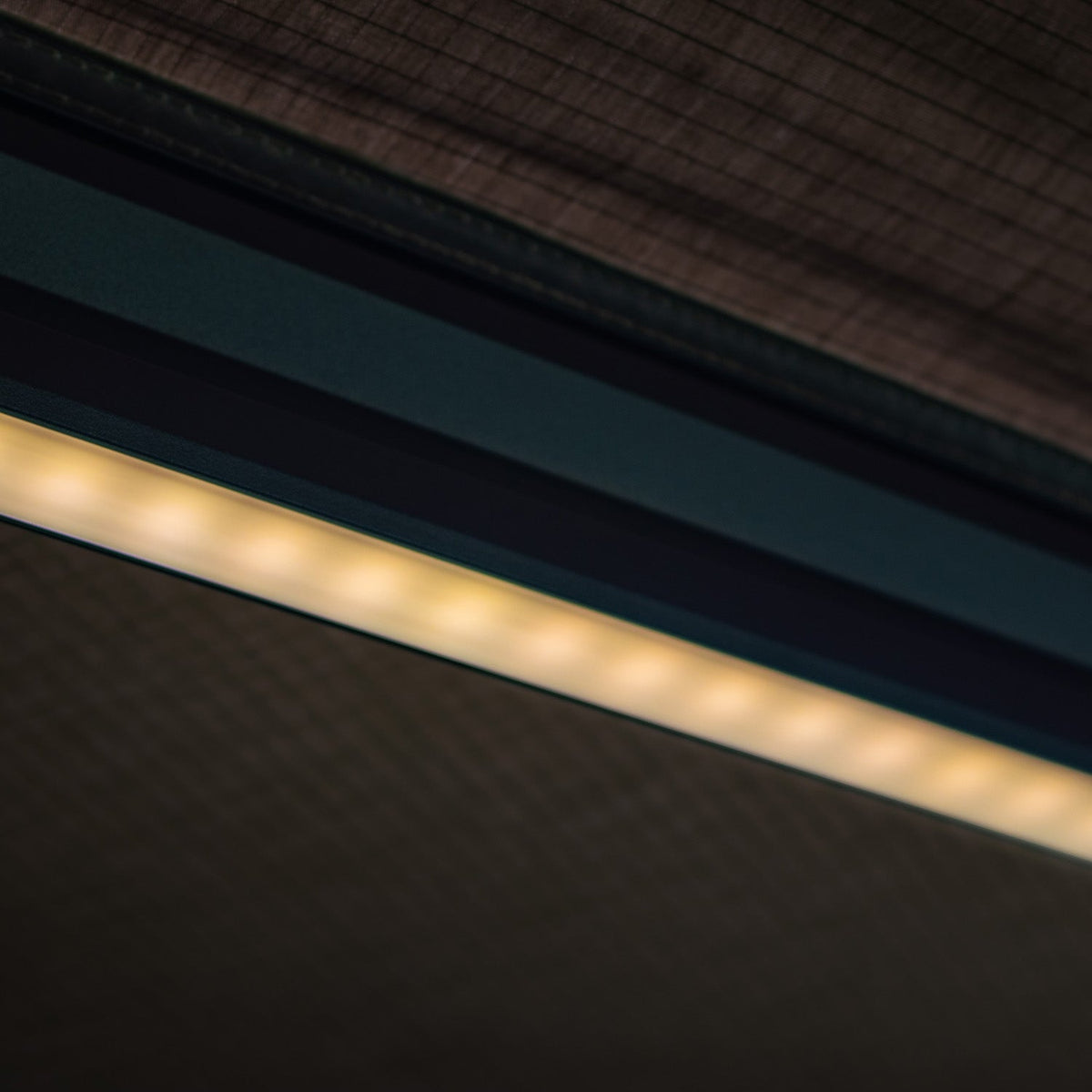 270 Freestanding Led Awning R