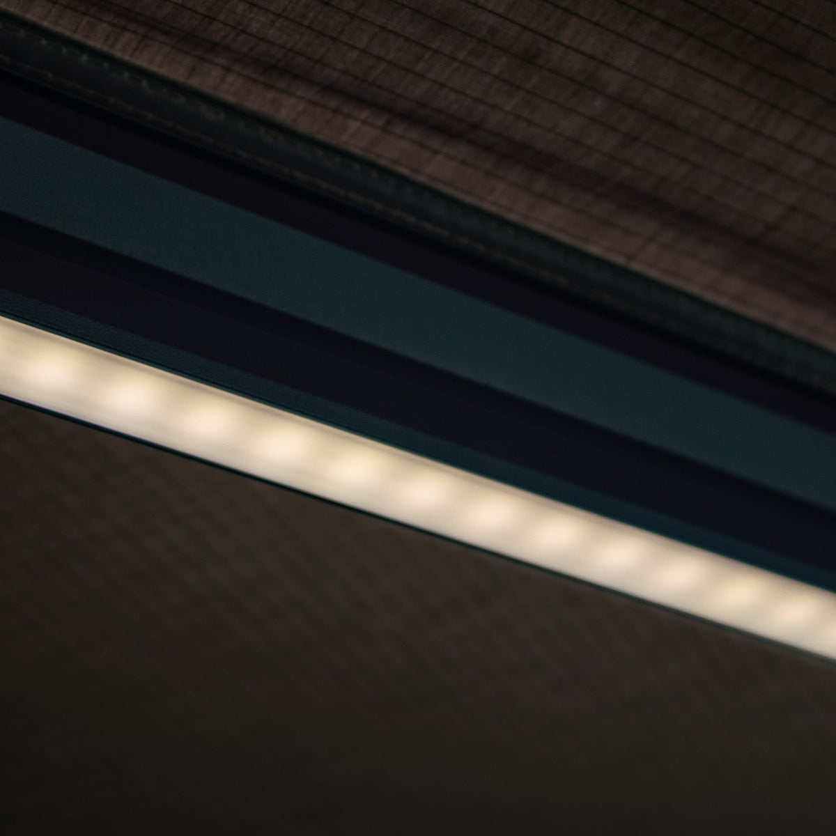 270 Freestanding Led Awning R